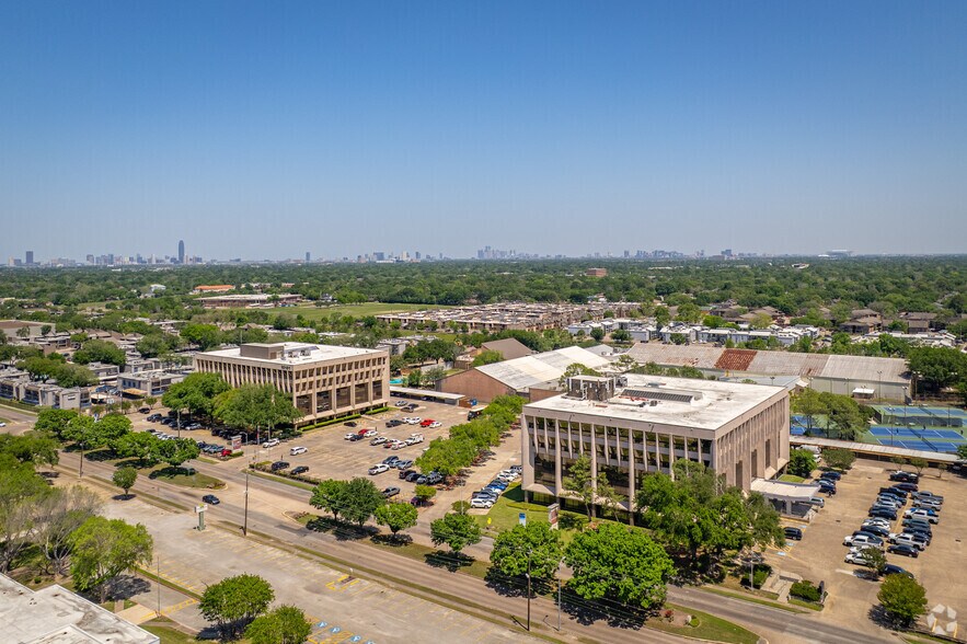 More Photos Of 10101 Fondren Rd, Houston Unknown For Lease
