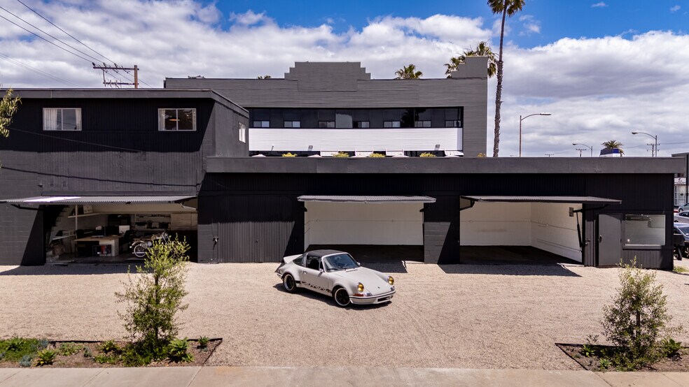More Photos Of 13123 W Washington Blvd, Los Angeles Showroom For Sale