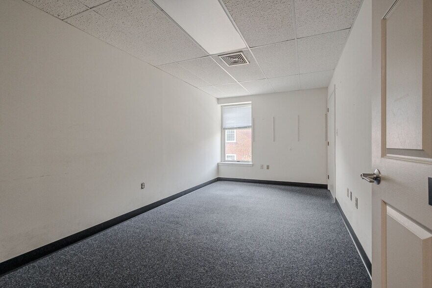 More Photos Of 77 E Main St, Newark Loft Creative Space For Sale