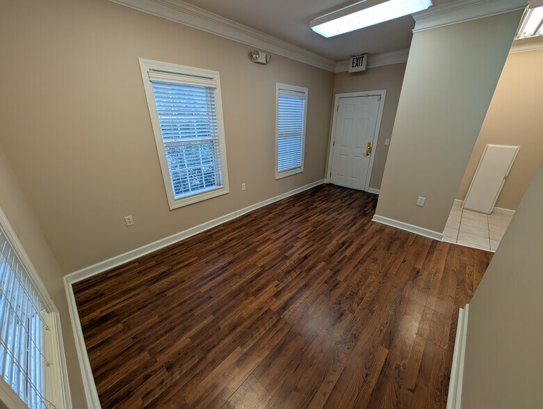 More Photos Of 6511 Creedmoor Rd, Raleigh Office For Lease