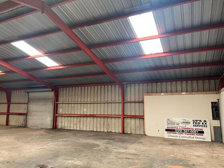 More Photos Of 126 S Gordon St, Ashburn Warehouse For Sale