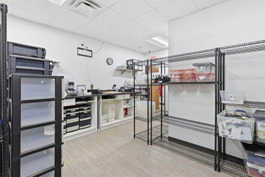 More Photos Of 228 North Ave, Battle Creek Freestanding For Sale
