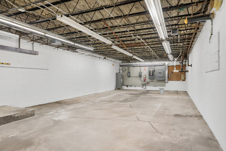 More Photos Of 6704-6720 N Ridge Rd, Madison General Retail For Sale