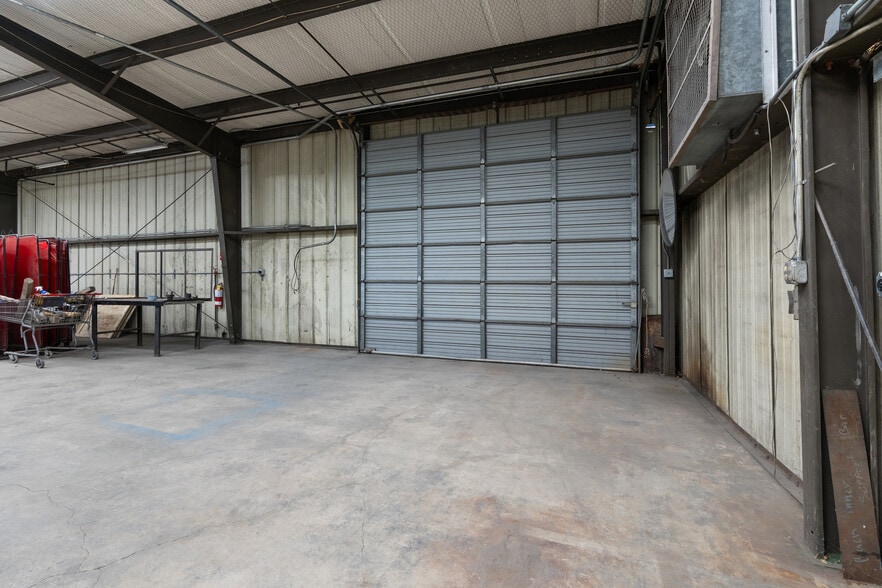 More Photos Of 110 Connelly, San Antonio Manufacturing For Lease