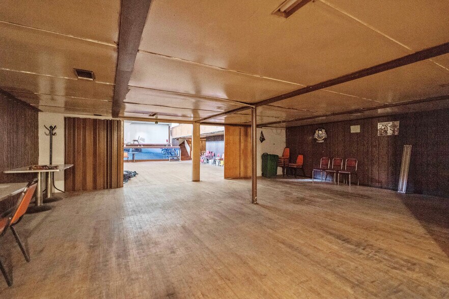 More Photos Of 1098 Duss Ave, Ambridge Restaurant For Sale