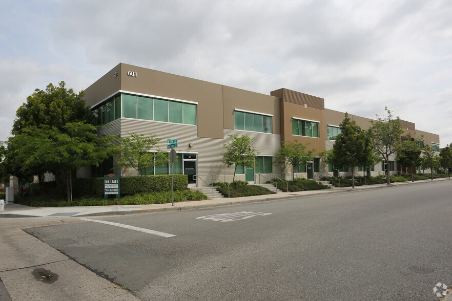 More Photos Of 603 N Parkcenter Dr, Santa Ana Unknown For Lease