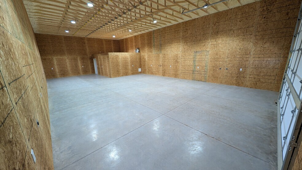 More Photos Of 853 Airport Loop Rd, Taylor Unknown For Lease