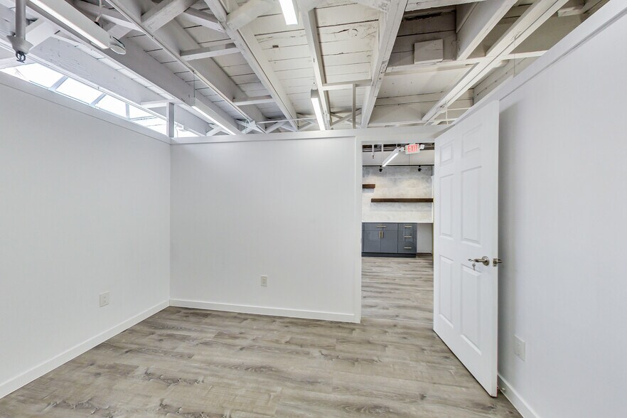 More Photos Of 960 Folsom St, San Francisco Storefront Retail Office For Lease