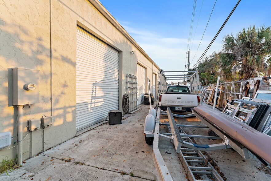 More Photos Of 620 N Old Dixie Hwy, Jupiter Manufacturing For Sale