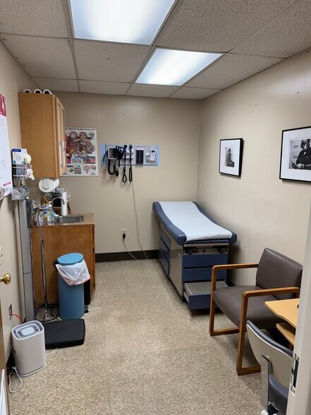 More Photos Of 201 E Roosevelt Rd, Little Rock Medical For Sale