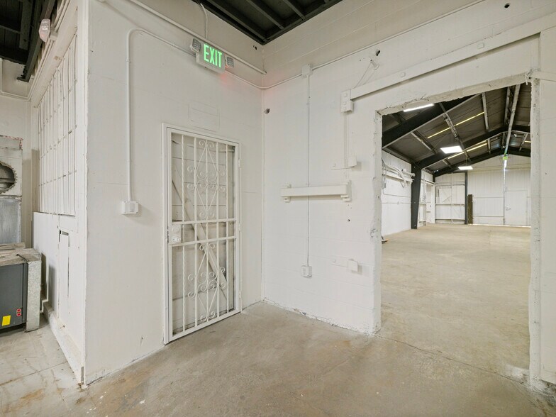 More Photos Of 2215 Randolph St, Huntington Park Manufacturing For Sale