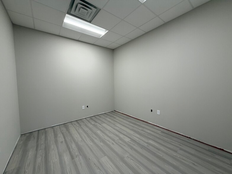 More Photos Of 8476 Dorchester Rd, North Charleston Flex For Lease