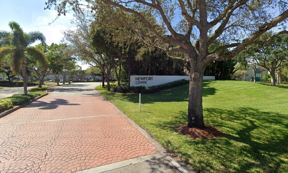 More Photos Of 1432 E Newport Center Dr, Deerfield Beach Warehouse For Sale