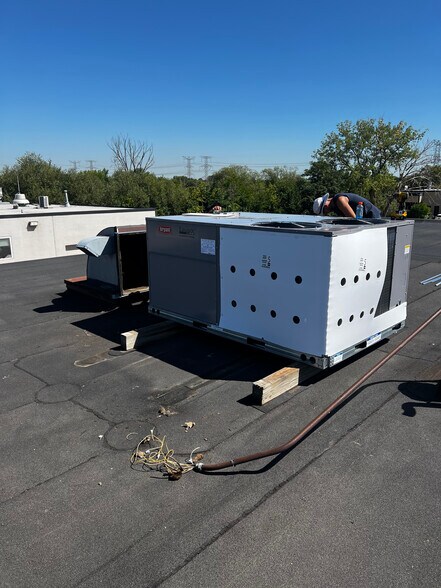 More Photos Of 115 N Prospect Ave, Itasca Showroom For Sale