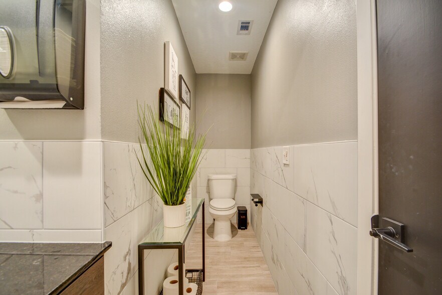 More Photos Of 26615 Oak Ridge Dr, The Woodlands Office For Lease