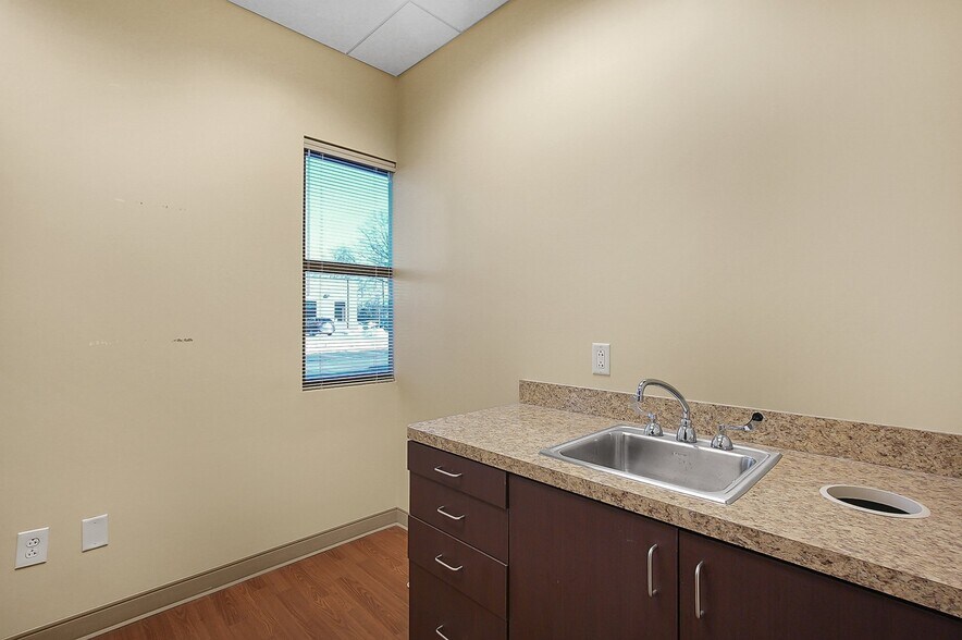 More Photos Of 6503 E Broad St, Columbus Medical For Sale