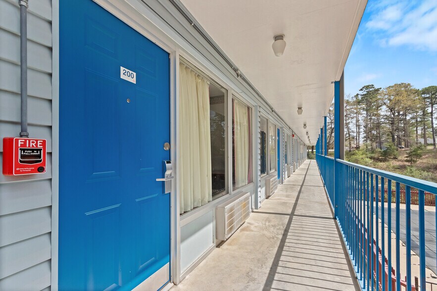 More Photos Of 110 Huntsville Rd, Eureka Springs Hotel For Sale