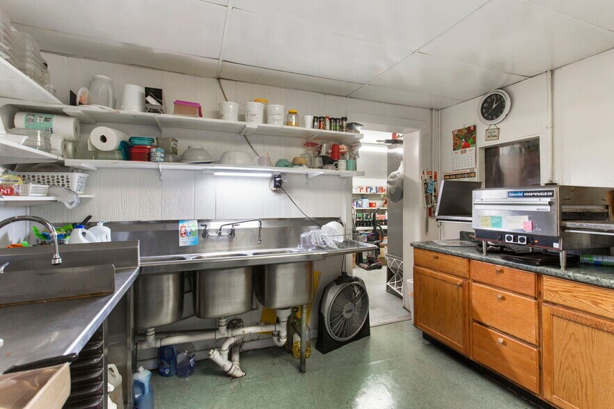 More Photos Of 6547 Potomac River Rd, Monterey Service Station For Sale