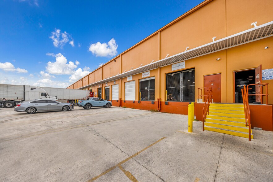 More Photos Of 3301-3389 NW 97th Ave, Miami Warehouse For Lease