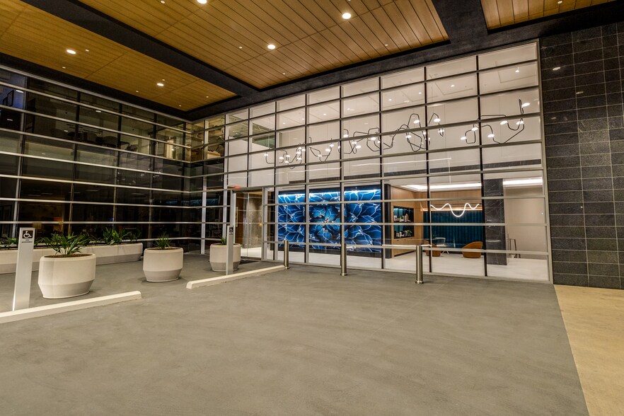 More Photos Of 2525 McKinnon St, Dallas Office For Lease