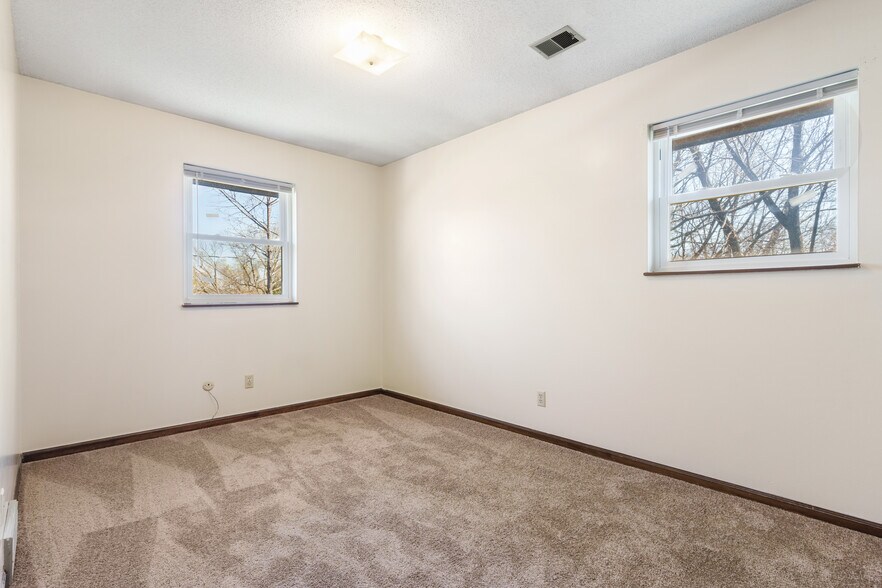 More Photos Of 5218-5240 Ditzler Ave, Raytown Apartments For Sale