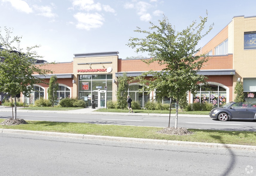 More Photos Of 395-425 Rue Saint-Charles O, Longueuil Supermarket For Lease