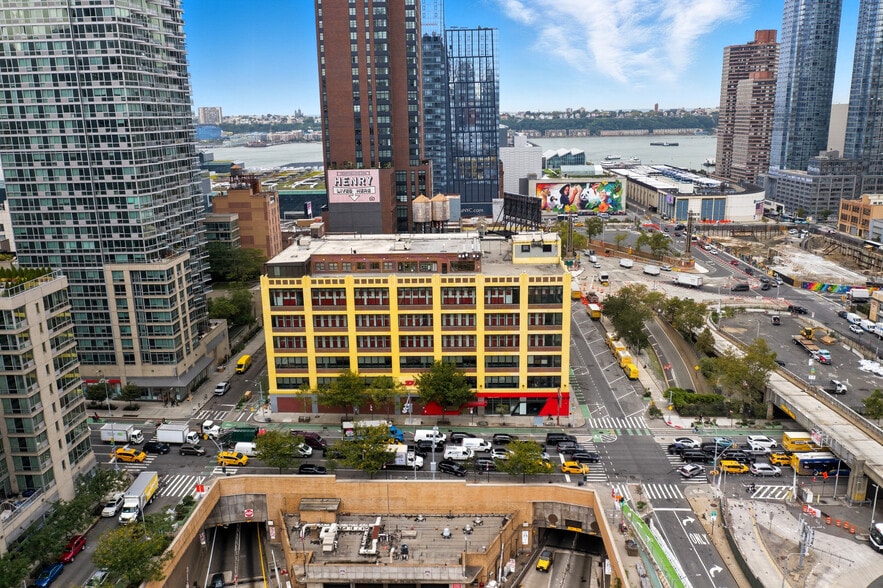 More Photos Of 501 10th Ave, New York Distribution For Lease