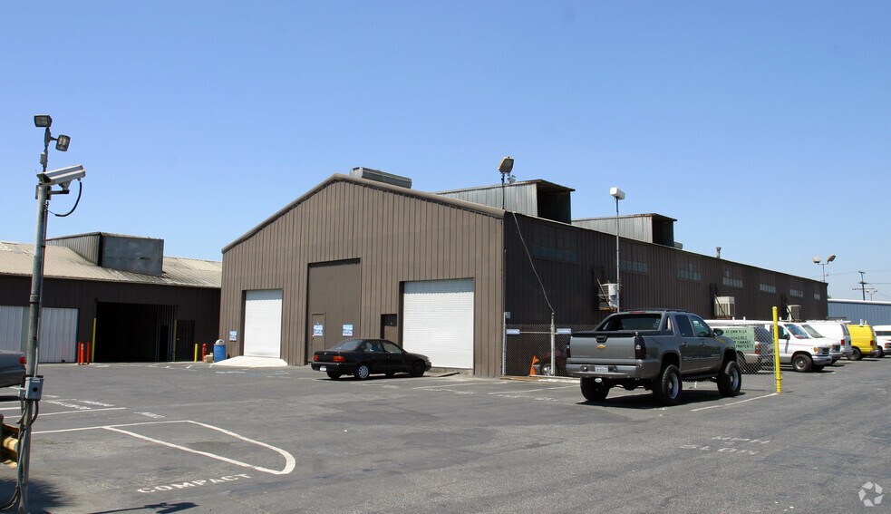 More Photos Of 621 W Rosecrans Ave, Gardena Warehouse For Lease