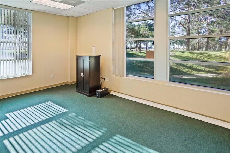 More Photos Of 42913 Capital Dr, Lancaster Light Manufacturing For Sale