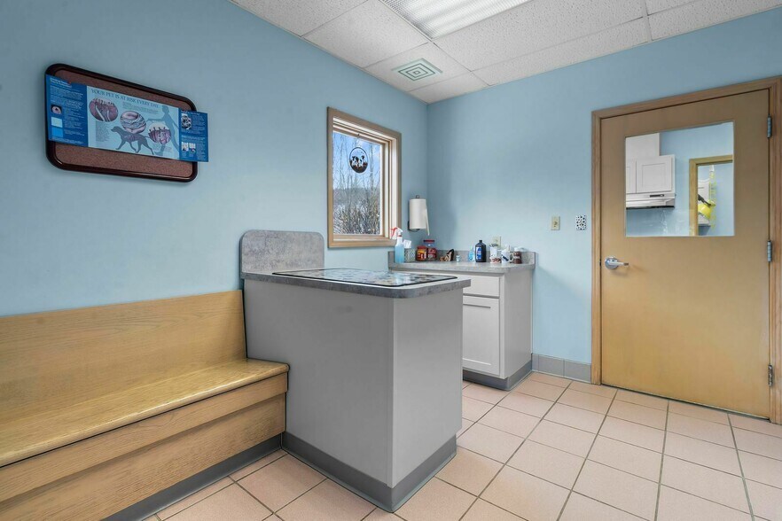 More Photos Of 150 Mensa Dr, Noblesville Office For Sale