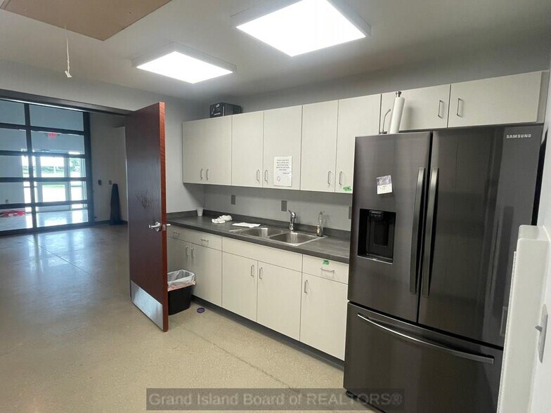 More Photos Of 4586 Gold Core Rd, Grand Island Light Manufacturing For Lease