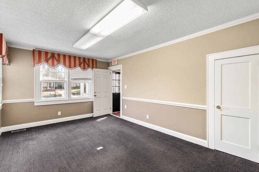 More Photos Of 302 N White St, Lancaster Office For Sale