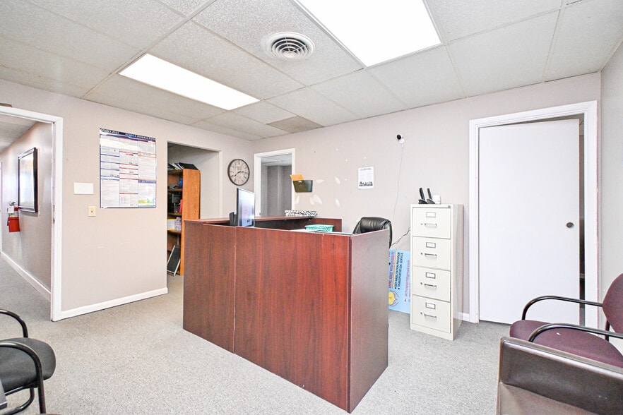 More Photos Of 8240 Clara Ave, Cincinnati Office For Sale