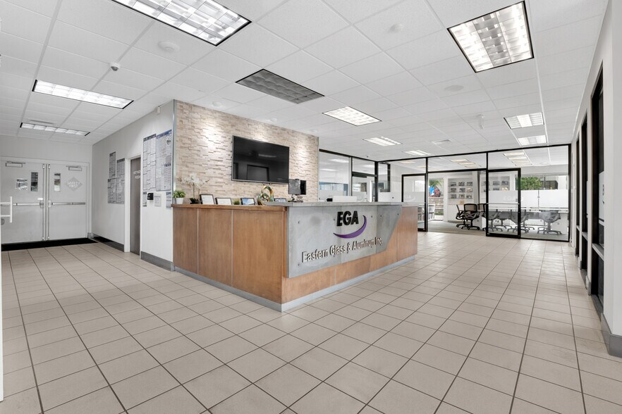 More Photos Of 1326 Progress Dr, Front Royal Flex For Sale