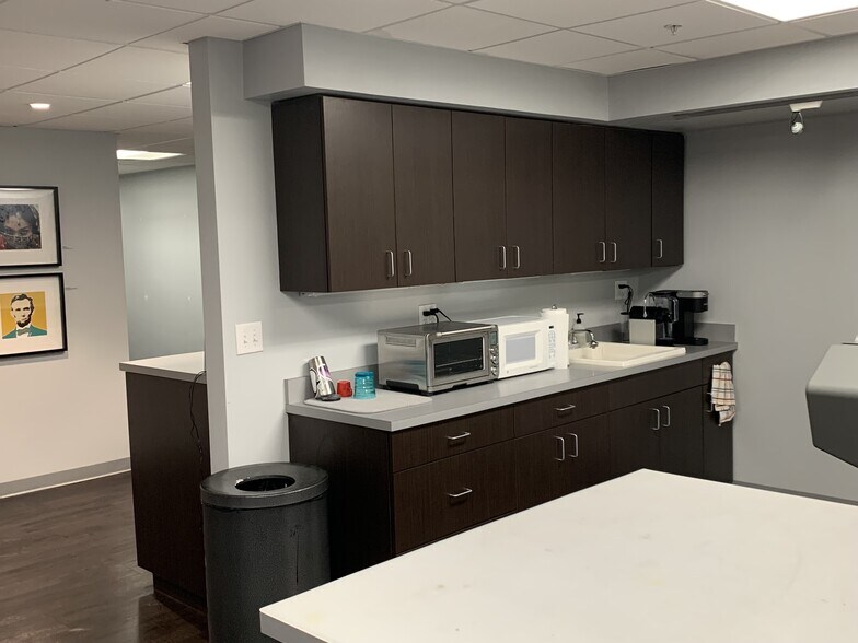 More Photos Of 1605 Main St, Sarasota Office For Lease