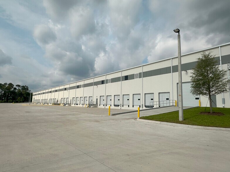 More Photos Of 12435 Lem Turner Rd, Jacksonville Unknown For Lease