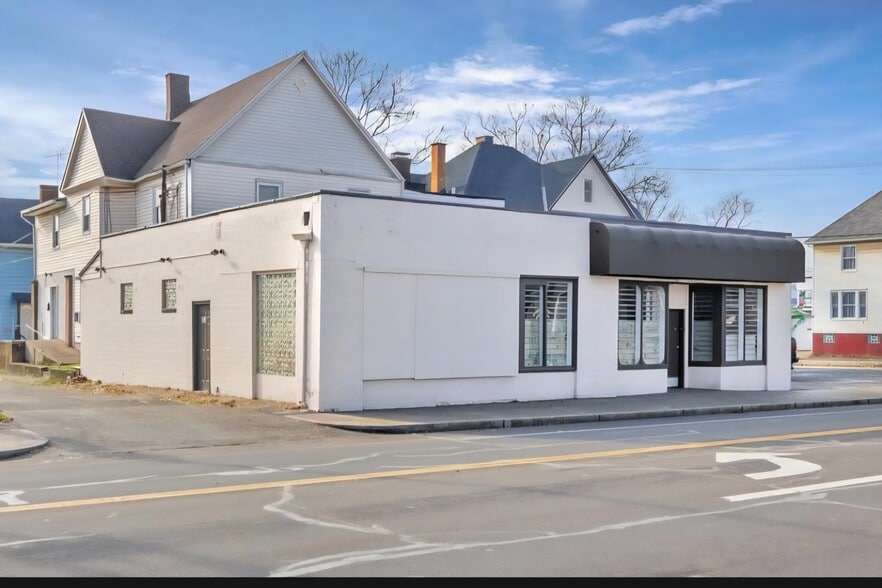 Primary Photo Of 824 12th St NW, Canton Storefront Retail Residential For Sale