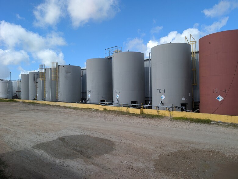 More Photos Of 2933 Hwy 60, Wharton Warehouse For Lease