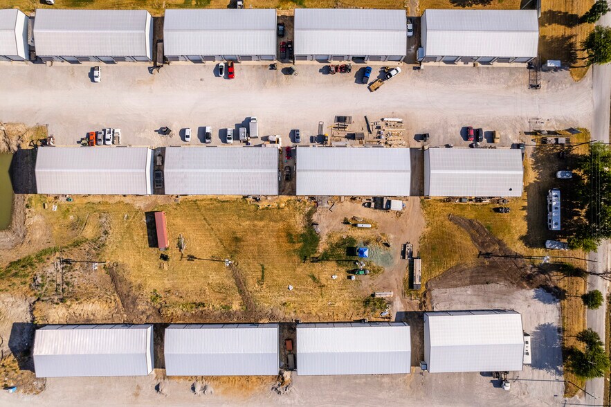 More Photos Of 2170 Collins Rd, Denton Unknown For Lease