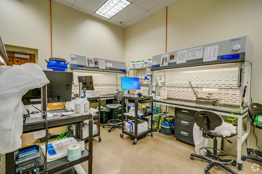 More Photos Of 711 E Carefree Hwy, Phoenix Unknown For Lease