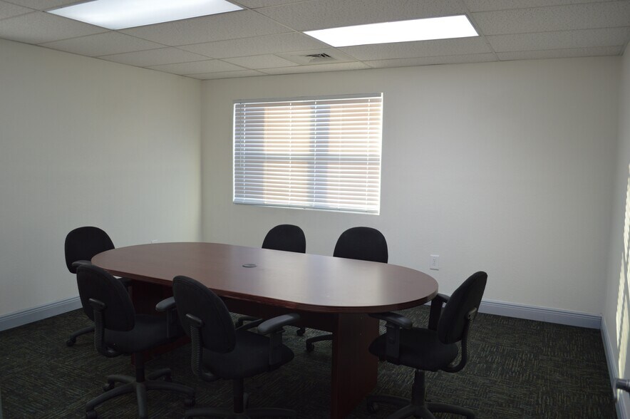 More Photos Of 2979 N 46th Ave, Saint Petersburg Office For Lease