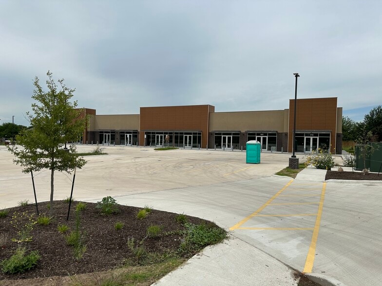 More Photos Of 1050 Bunton Creek Rd, Kyle Storefront Retail Office For Lease