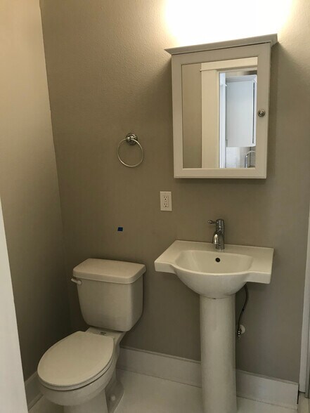 More Photos Of 1035 SE 14th Ave, Portland Apartments For Sale