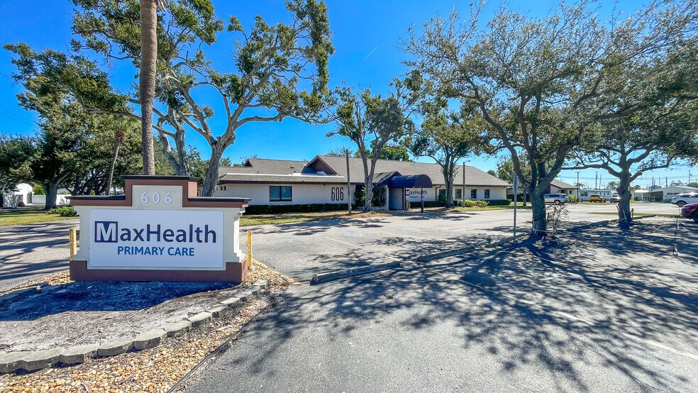 Primary Photo Of 602-606 4th Ave W, Palmetto Medical For Sale