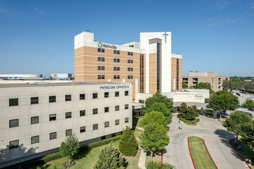 More Photos Of 3450 W Wheatland Rd, Dallas Hospital For Lease