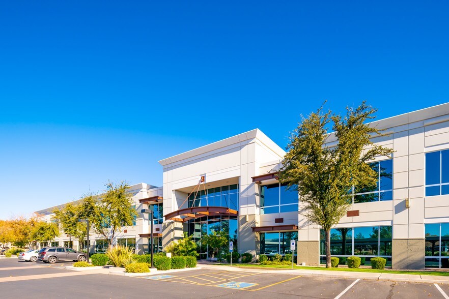 More Photos Of 5701 W Talavi Blvd, Glendale Office For Lease