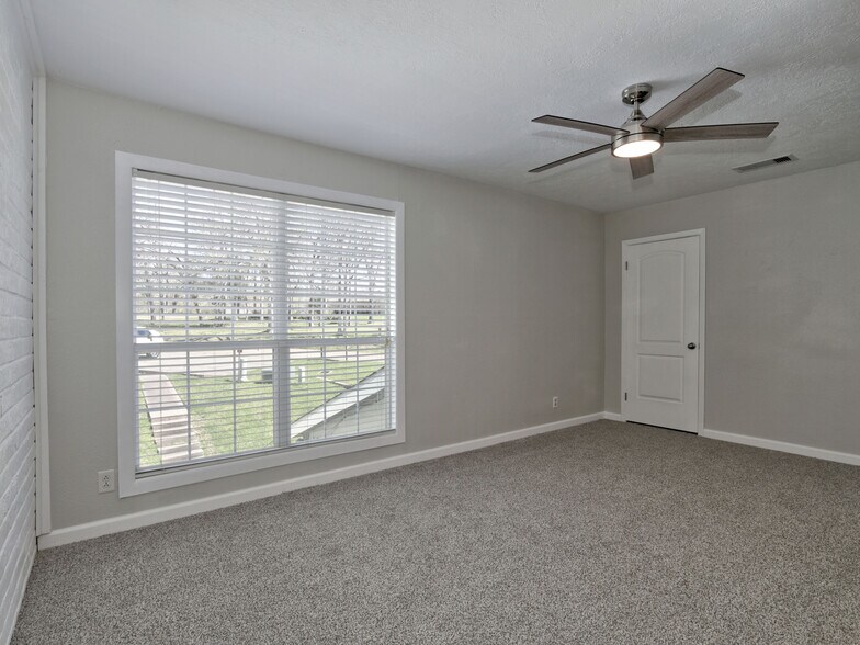 More Photos Of 100 Edgewater Dr, Livingston Apartments For Sale