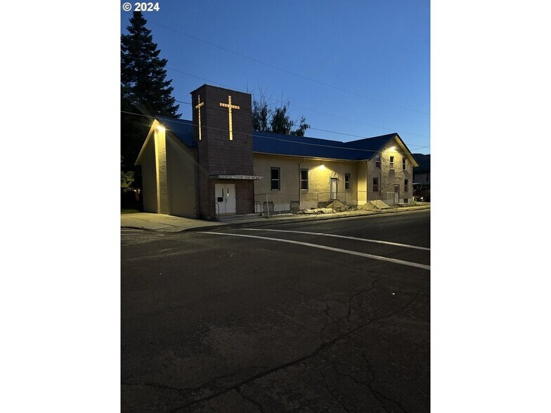 More Photos Of 1839 3rd St, Baker City Religious Facility For Sale