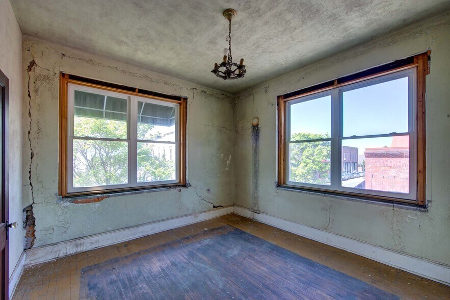 More Photos Of 302 Main St, Columbia Industrial For Sale