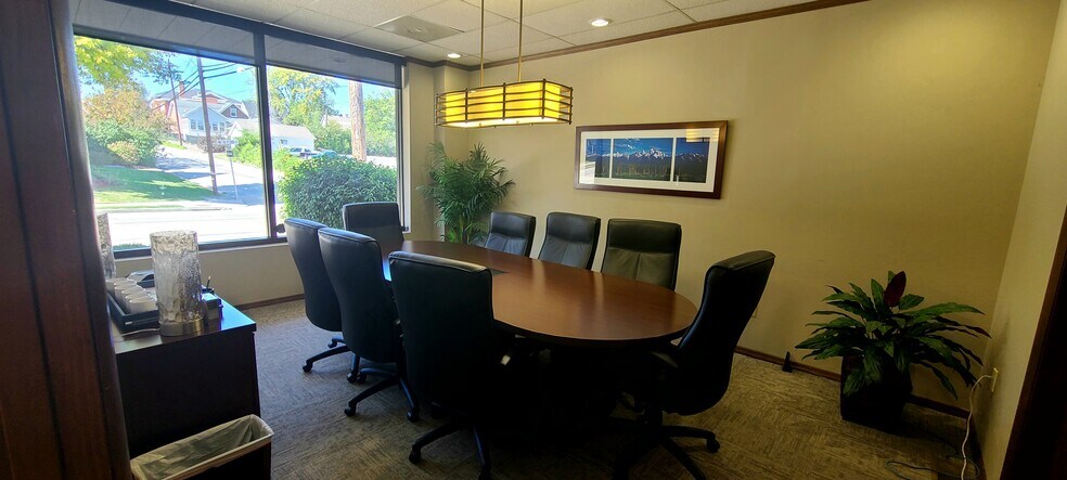 More Photos Of 320 N 5th St, Saint Charles Office For Sale